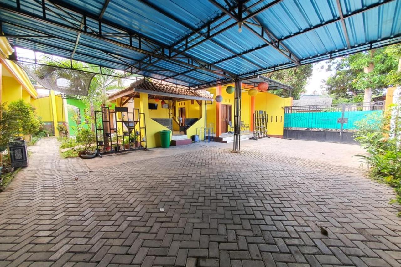 Apartamento New Puri Amalia Banyuwangi  Exterior foto